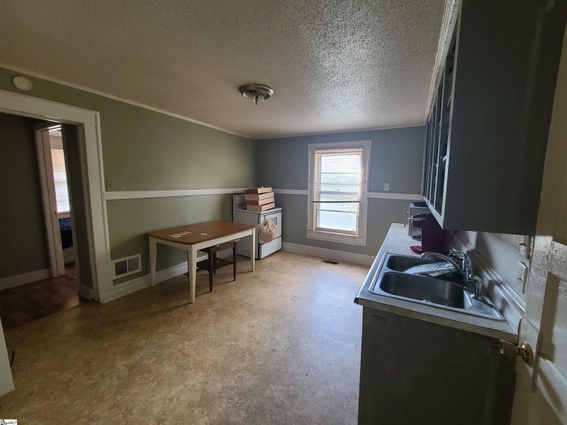 Property image 5 at 4 Hatch Street, Greenville, SC 29611-4730