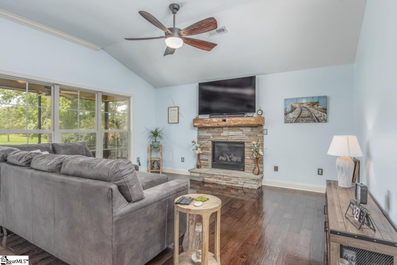 Property image 2 at 807 E FRANK BUSH Avenue, Inman, SC 29349