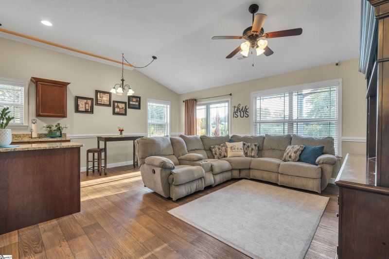 Property image 2 at 556 Wesberry Circle, Spartanburg, SC 29301