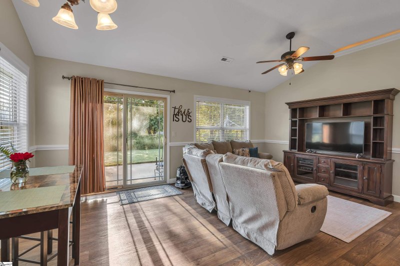 Property image 3 at 556 Wesberry Circle, Spartanburg, SC 29301