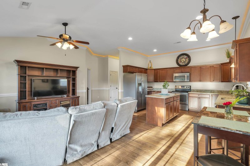 Property image 4 at 556 Wesberry Circle, Spartanburg, SC 29301