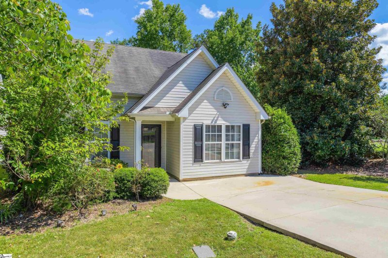 Property image 3 at 100 Glenlea Lane, Greenville, SC 29617