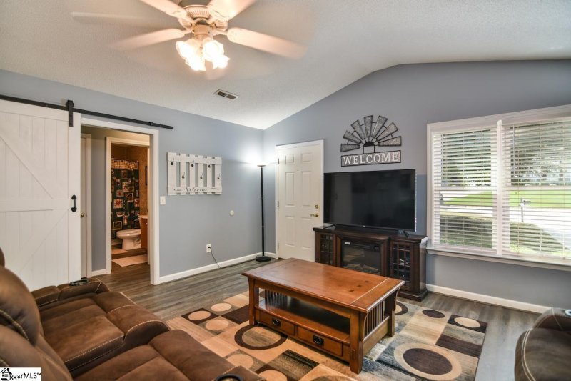 Property image 3 at 6 Kenai Court, Greenville, SC 29605