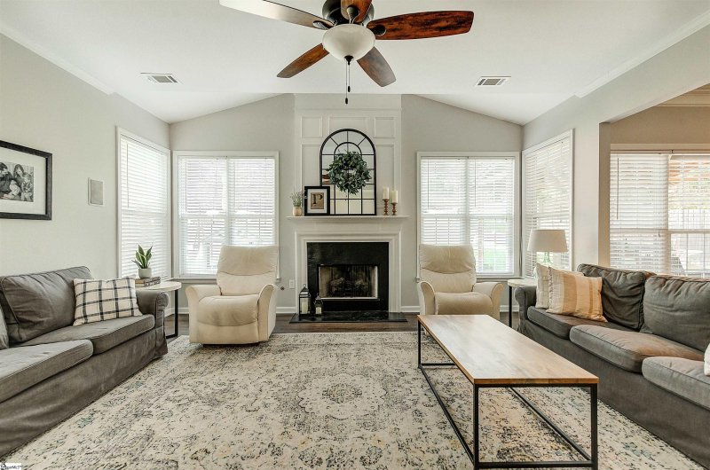 Property image 5 at 6 Lebar Court, Greenville, SC 29615