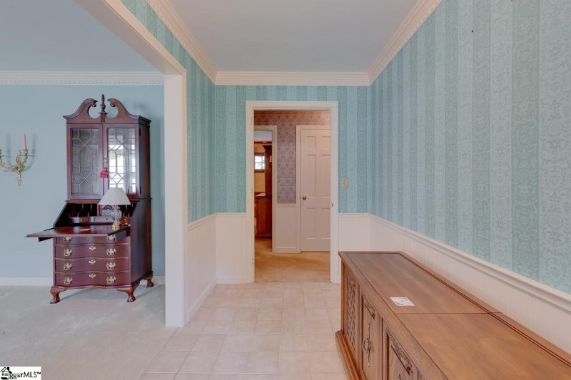 Property image 3 at 2 Rollingreen Road, Greenville, SC 29615