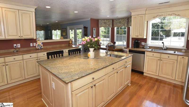 Property image 4 at 522 Silver Ridge Drive, Greer, SC 29651