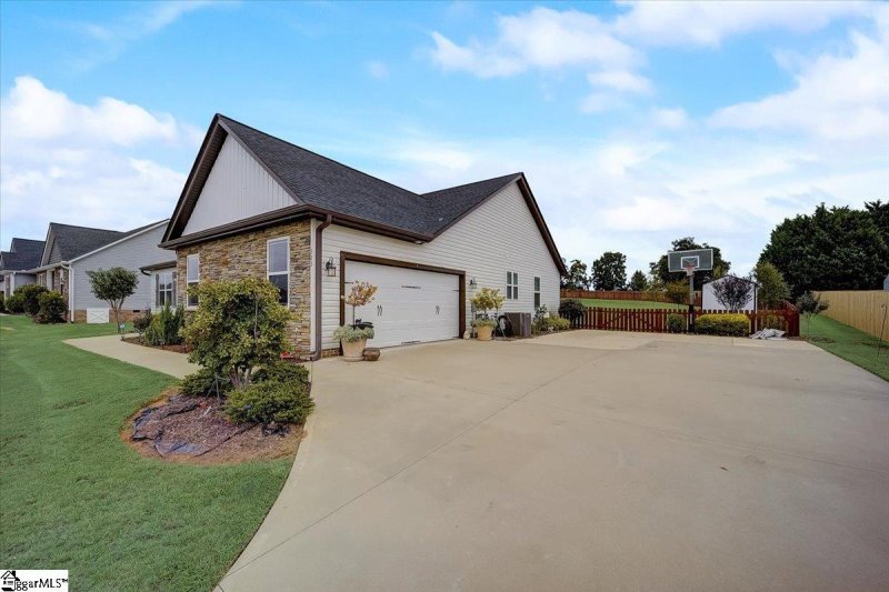 Property image 3 at 323 Terra Plains Drive, Greer, SC 29651