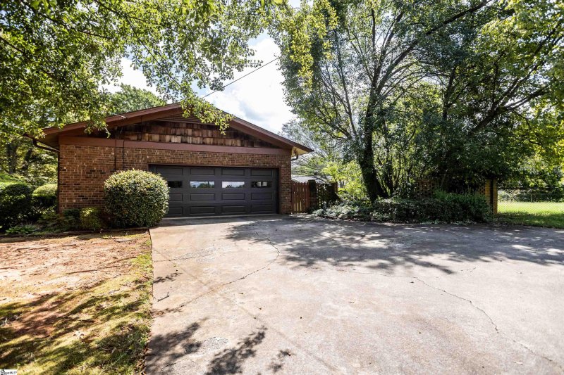 Property image 4 at 120 Glenwaye Drive, Greenville, SC 29615