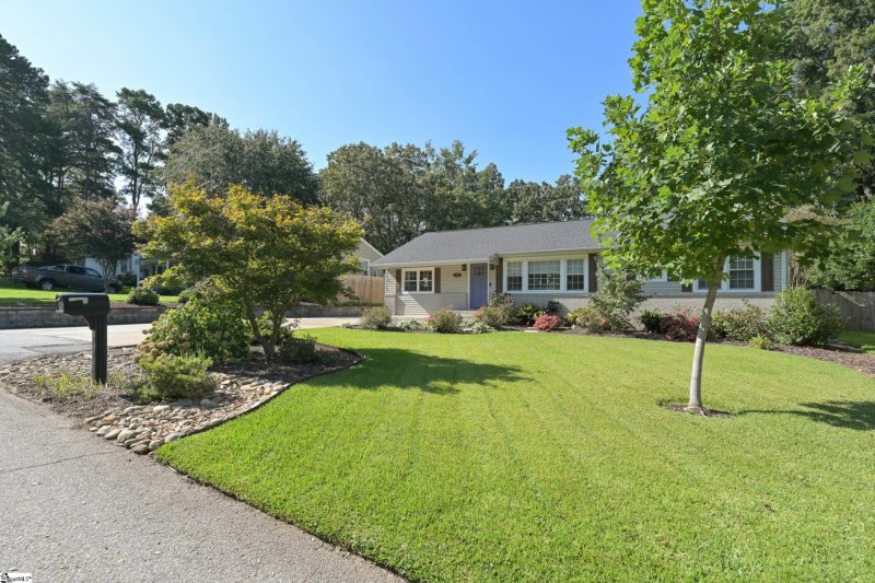 Property image 2 at 517 Willow Springs Drive, Greenville, SC 29607