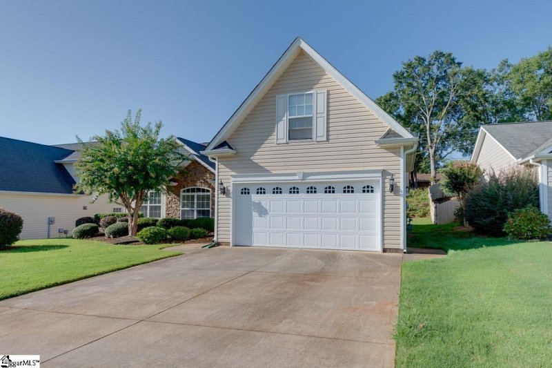 Property image 2 at 200 Silver Run Lane, Greenville, SC 29607