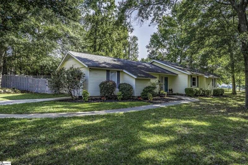 Property image 3 at 115 Sandhurst Drive, Simpsonville, SC 29680