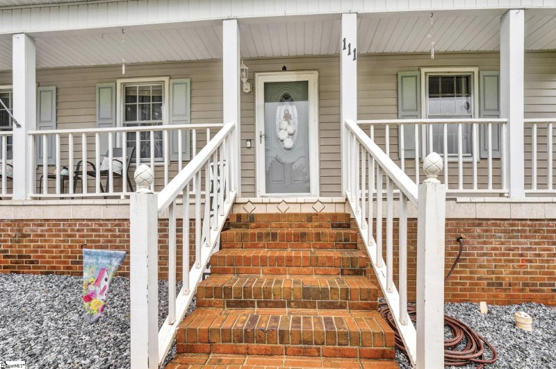 Property image 2 at 111 Creek Drive, Easley, SC 29642