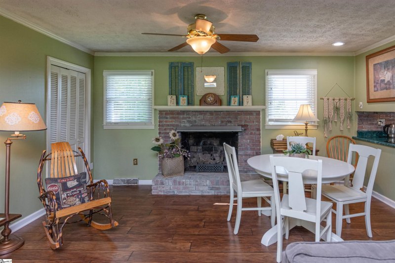 Property image 3 at 305 Woodleigh Drive, Taylors, SC 29687