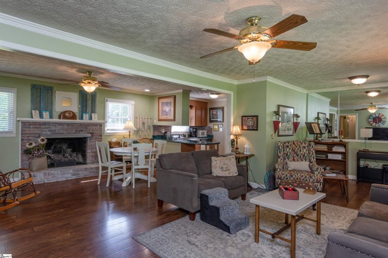 Property image 4 at 305 Woodleigh Drive, Taylors, SC 29687