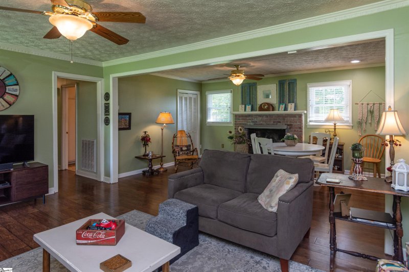 Property image 5 at 305 Woodleigh Drive, Taylors, SC 29687
