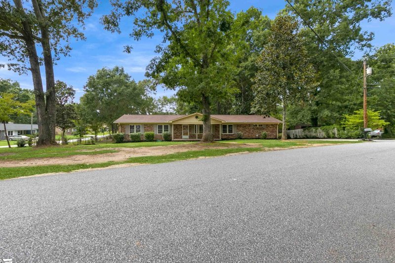 Property image 2 at 206 Portsmouth Drive, Greenville, SC 29617