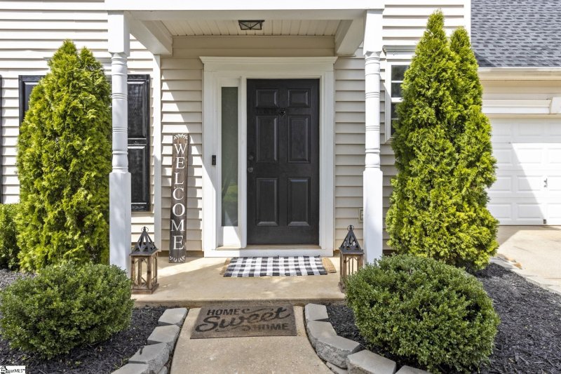 Property image 2 of 8 Crestbrook Drive in Laurel Meadows, Greenville, SC 29607
