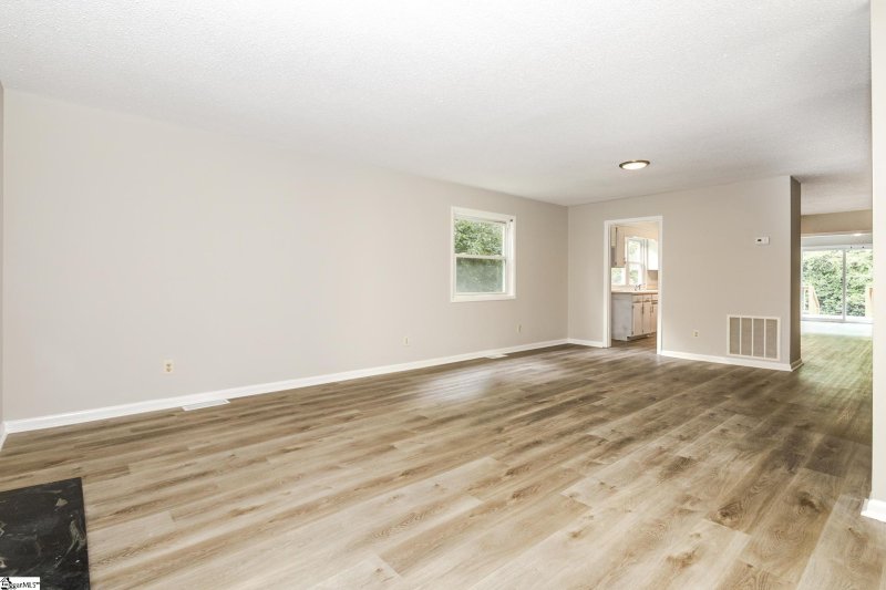 Property image 3 at 1207 Charter Oak Drive, Taylors, SC 29687