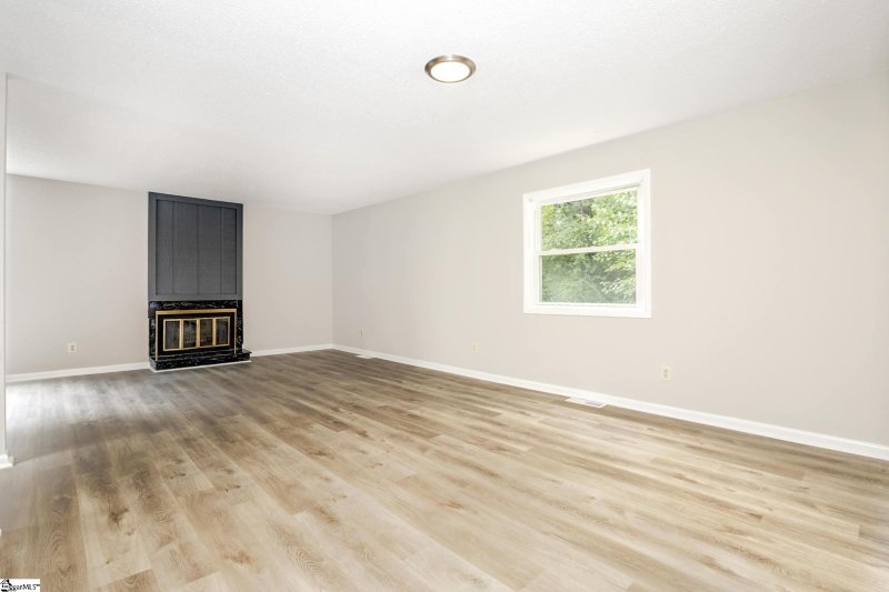 Property image 4 at 1207 Charter Oak Drive, Taylors, SC 29687