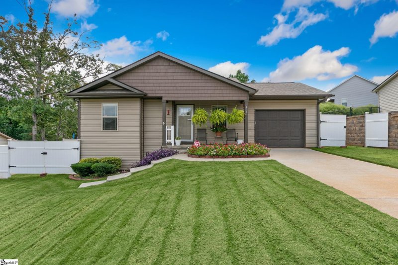 410 Mount Hood Drive