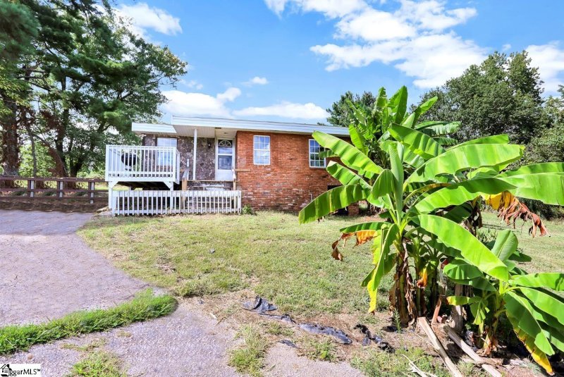 Property image 2 at 411 Churchill Circle, Greenville, SC 29605