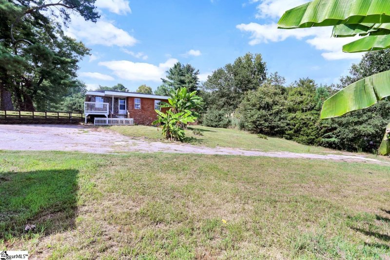 Property image 3 at 411 Churchill Circle, Greenville, SC 29605