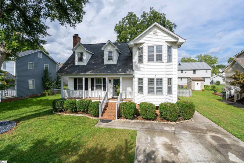 1703 Crestview Road