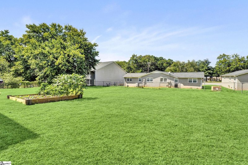 Property image 2 at 316/318 Devonwood Court, Taylors, SC 29687-4205