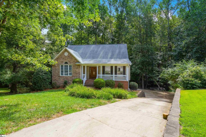 Property image 2 at 216 Harrisburg Drive, Simpsonville, SC 29681