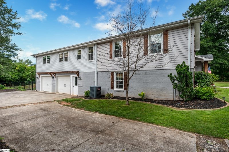 Property image 2 at 300 Rockmont Road, Greenville, SC 29615