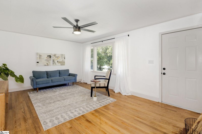 Property image 3 at 104 Crescent Drive, Laurens, SC 29360