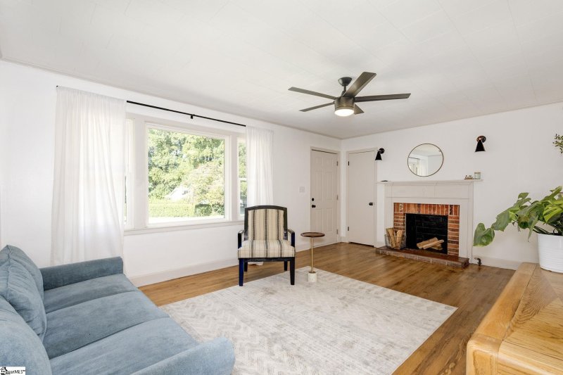 Property image 4 at 104 Crescent Drive, Laurens, SC 29360