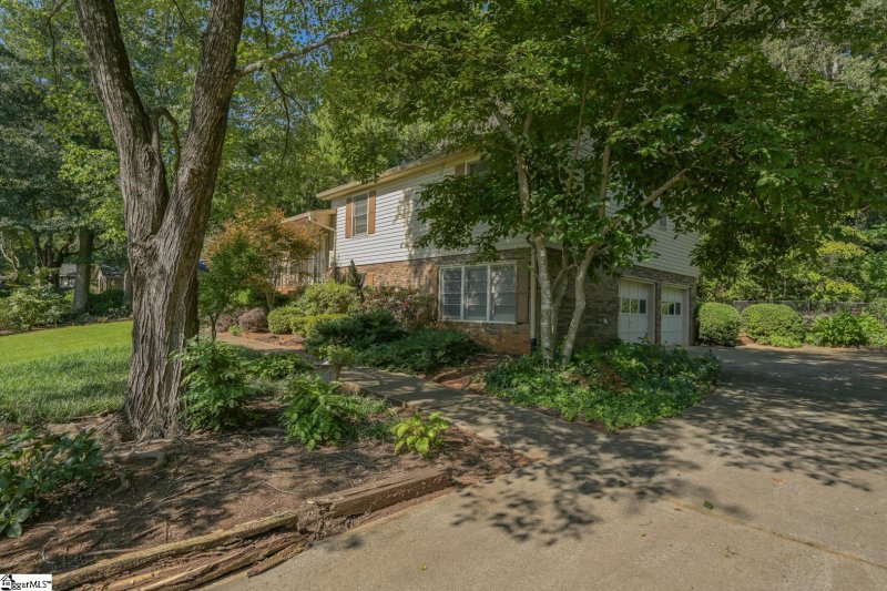 Property image 2 at 5 Rosebay Drive, Greenville, SC 29615