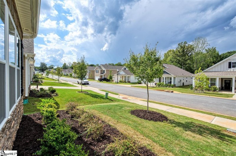 Property image 2 at 605 Raleighwood Lane, Simpsonville, SC 29681