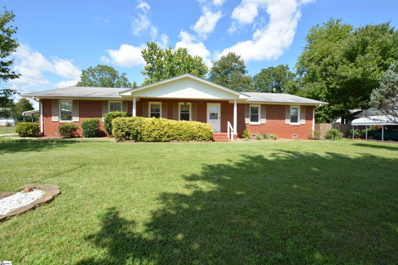 Property image 2 at 207 Patrick Avenue, Easley, SC 29642-1421