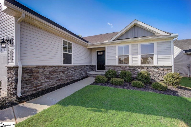 Property image 2 at 417 Edgehill Court, Greenville, SC 29617