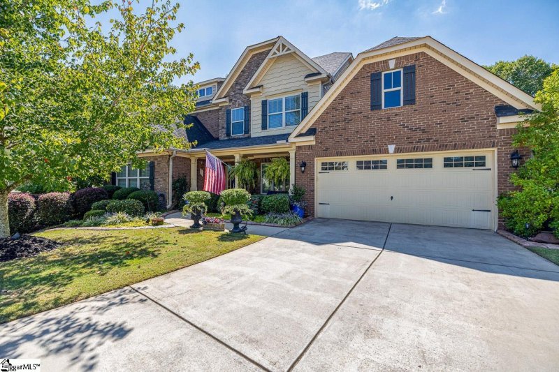 18 Huntingtower Lane