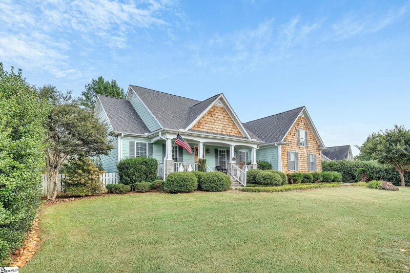 Property image 2 at 815 Bishop Avenue, Greer, SC 29651-5627