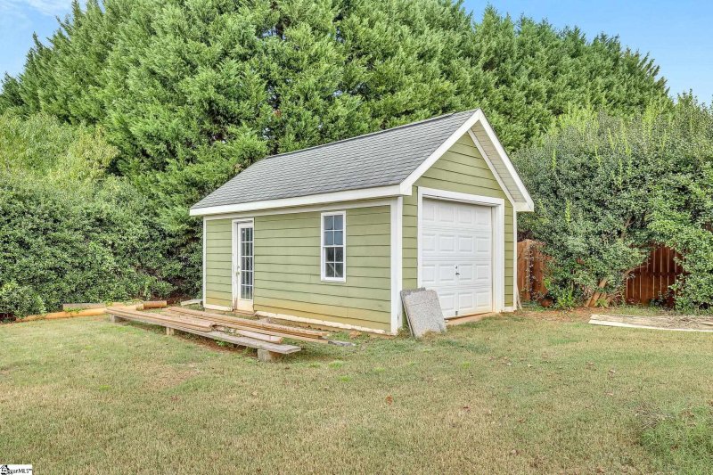 Property image 4 at 815 Bishop Avenue, Greer, SC 29651-5627