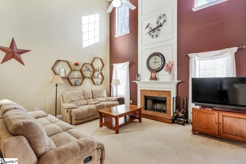 Property image 3 at 235 NorthCliff Way, Greenville, SC 29617