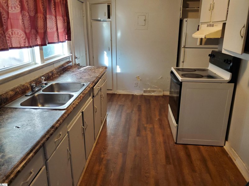 Property image 2 at 5 Mayo Drive, Greenville, SC 29605