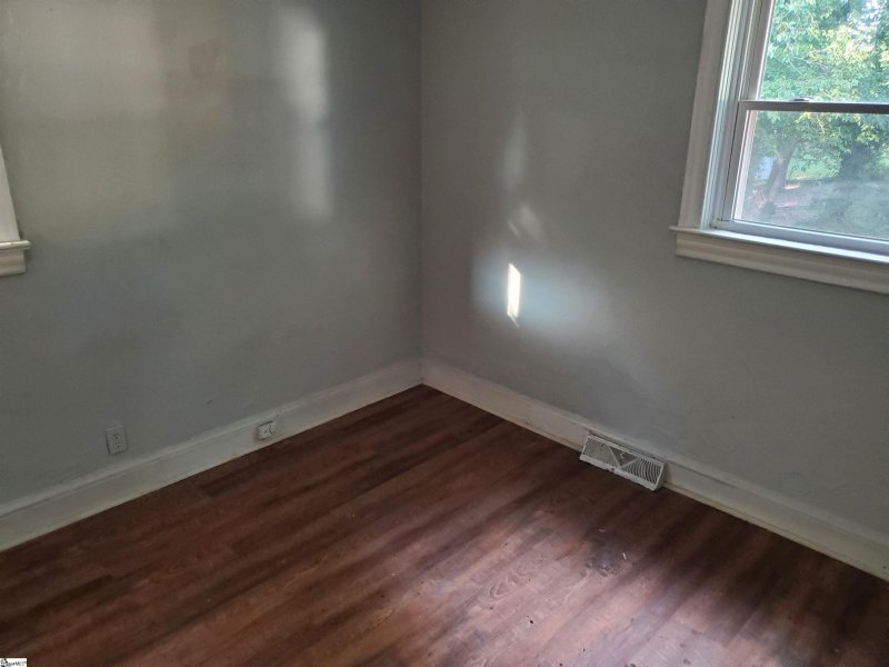 Property image 3 at 5 Mayo Drive, Greenville, SC 29605