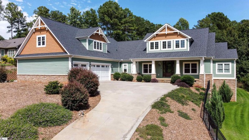 112 East Waterford Drive