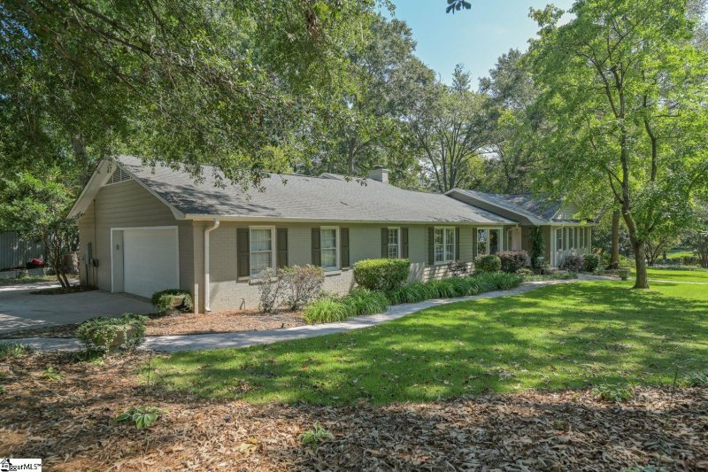 Property image 2 at 301 Chantilly Drive, Greenville, SC 29615