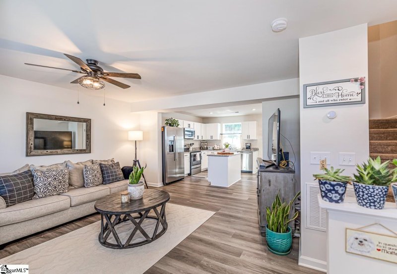 Property image 2 at 110 Fernside Court, Greenville, SC 29617