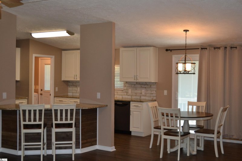 Property image 4 at 100 Manchester Avenue, Piedmont, SC 29673-9187