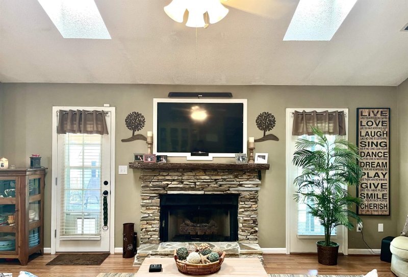 Property image 4 at 104 Wickersham Drive, Simpsonville, SC 29681