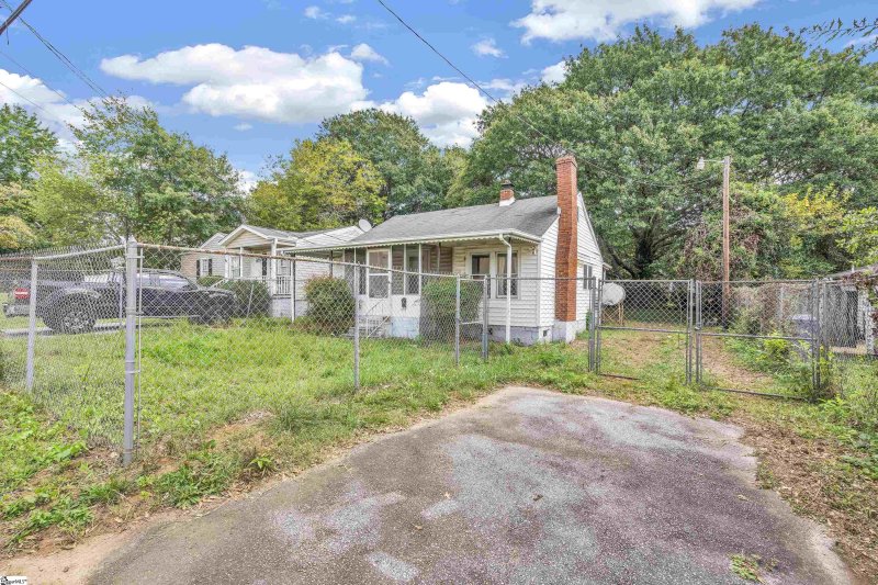 Property image 2 at 25 Landwood Avenue, Greenville, SC 29601