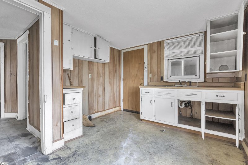 Property image 3 at 25 Landwood Avenue, Greenville, SC 29601