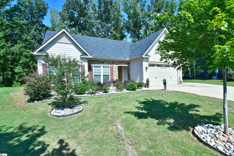 Property image 2 at 304 Limberlock Way, Simpsonville, SC 29681